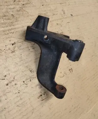 Jeep Cherokee XJ Engine mounting bracket