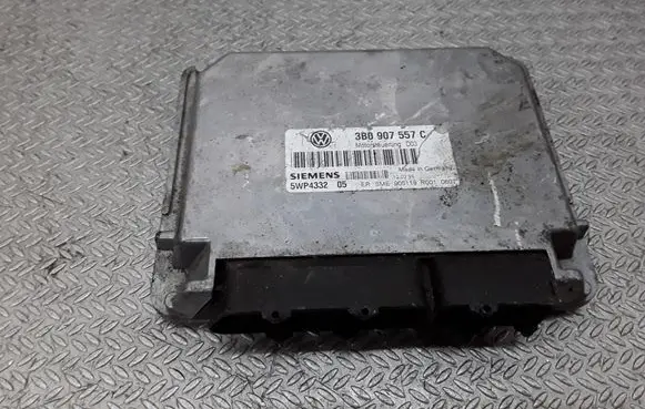 Volkswagen PASSAT B5 Engine control unit/module 3B0907557C 5WP4332