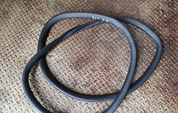 Opel Mokka X Rear door rubber seal (on body) 