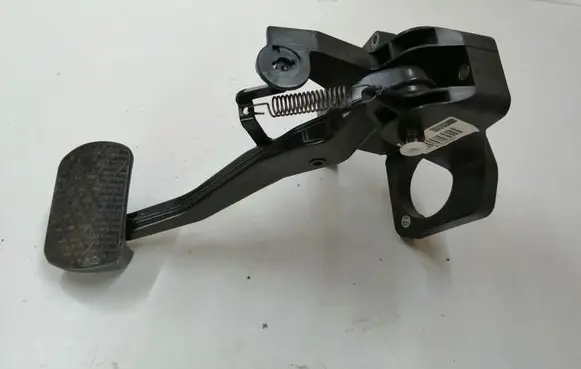Mercedes-Benz A W169 Brake pedal A1692901001