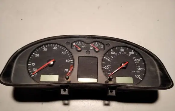 Volkswagen PASSAT B5 Speedometer (instrument cluster) 3B0919930T