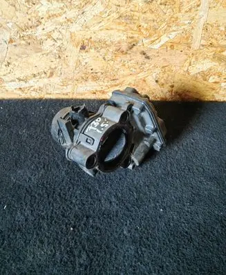 BMW 1 F20 F21 Throttle valve 8512452