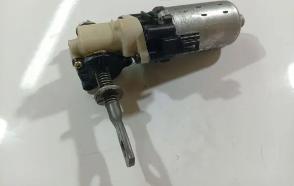 Toyota Avensis T250 Seat adjustment motor 8582033020