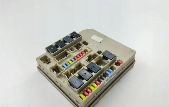 Renault Clio III Fuse module 902663A