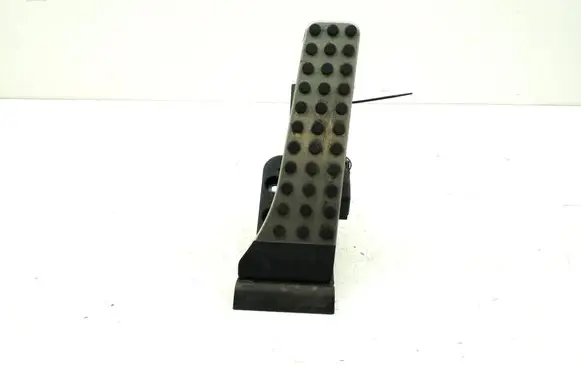 Mercedes-Benz E C207 W207 Accelerator throttle pedal A2043000204