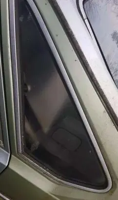 Volkswagen PASSAT Rear side window 323845301
