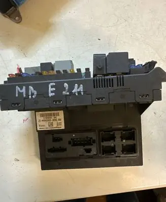 Mercedes-Benz E W211 Fuse module 2115456101