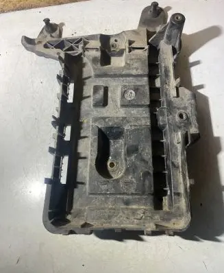 Volkswagen Golf IV Battery tray 1K0915333