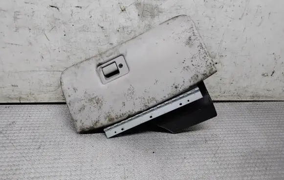 Lincoln Town Car Glove box lid/cover 8CCT6035