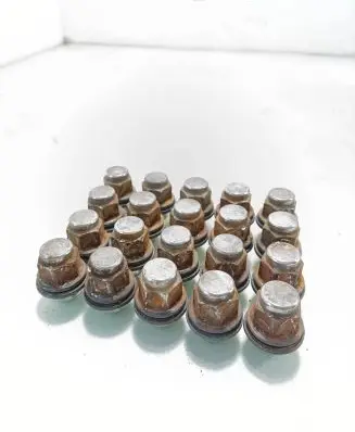 Toyota Avensis T270 Nuts/bolts 
