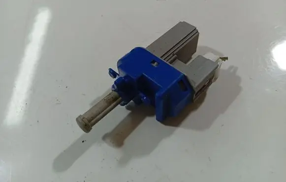 Mazda 3 I Brake pedal sensor switch