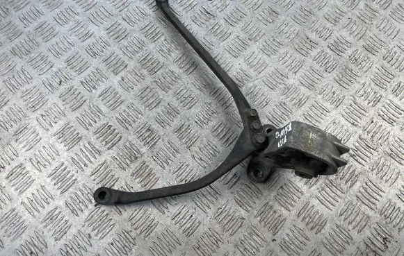 Subaru Outback Engine mounting bracket