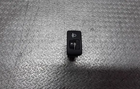 Honda CR-V Headlight level height control switch M31062