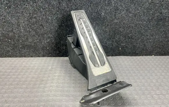 BMW 5 G30 G31 G38 Accelerator throttle pedal 6889824
