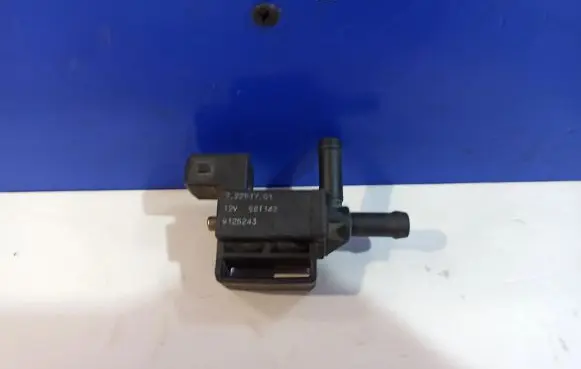 Volvo XC70 Engine mount vacuum valve 9125243
