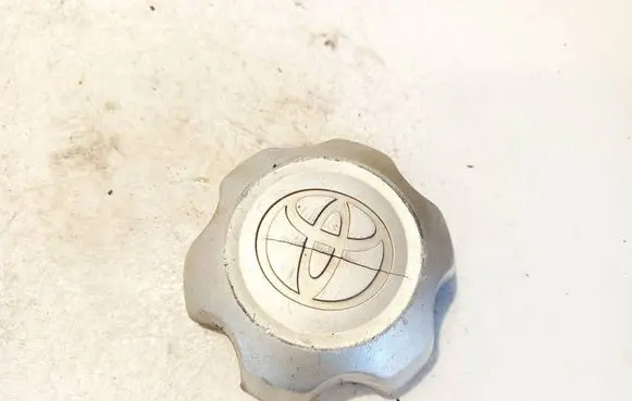 Toyota Hilux (AN10, AN20, AN30) Original wheel cap 426030k050