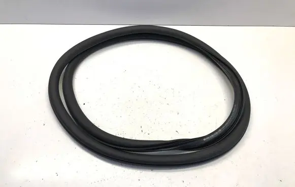 Peugeot 3008 III Front door rubber seal 9839764680