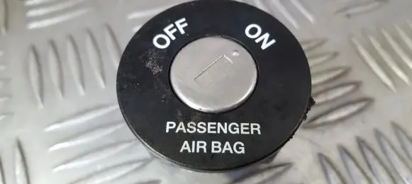 KIA Ceed Passenger airbag on/off switch 378090
