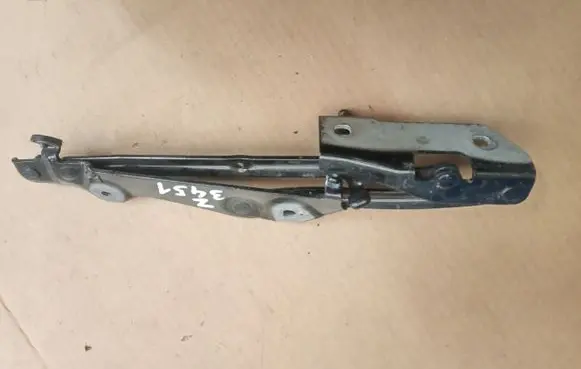 Audi TT TTS Mk2 Tailgate/trunk/boot hinge 8S7827300A
