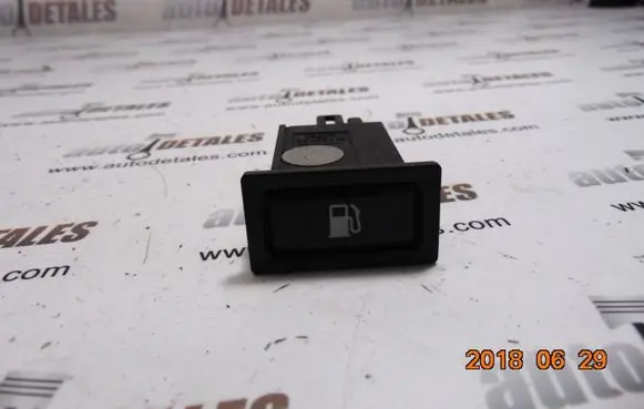 Toyota Avensis T250 Fuel tank opening switch 156795