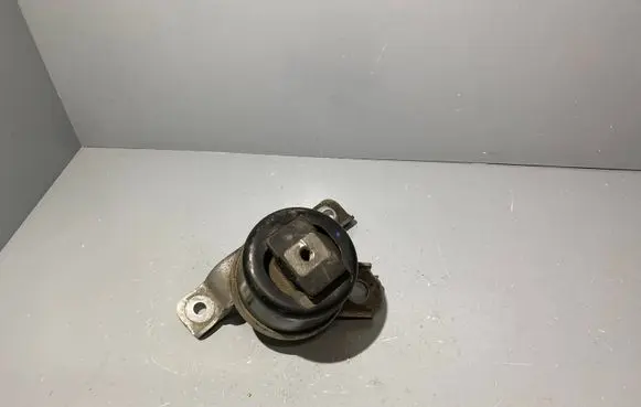 Volvo V70 Engine mount bracket 30636633