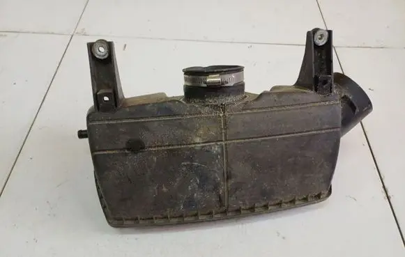 Subaru B9 Tribeca Air filter box 