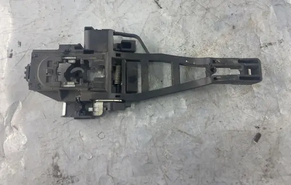 Rear door exterior handle/bracket