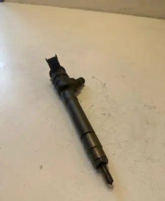 Renault Trafic III (X82) Fuel injector 0445110569