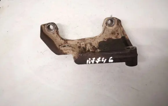Toyota RAV 4 (XA20) Engine mounting bracket