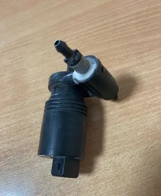 Nissan Note (E11) Windscreen/windshield washer pump 300971441