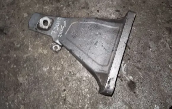 BMW 5 E60 E61 Engine mounting bracket 2211675842001