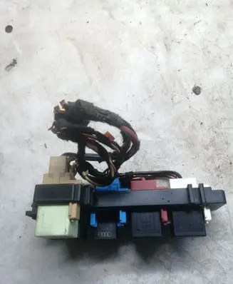 Volkswagen Golf VI Fuse module 4H0951253A 1K2937503B