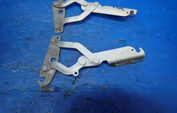Ford Fiesta Engine bonnet/hood hinges 8A61-16801-AD 8A61-16800-AD