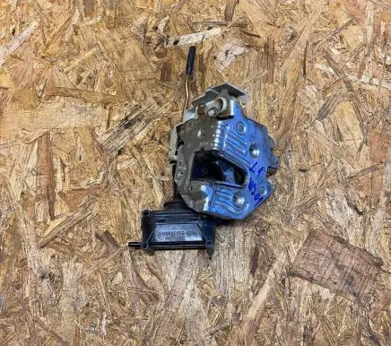 Mercedes-Benz 190 W201 Front door lock