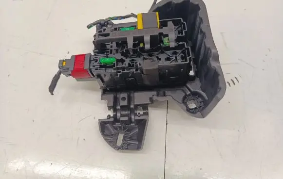 Peugeot 2008 II Fuse module