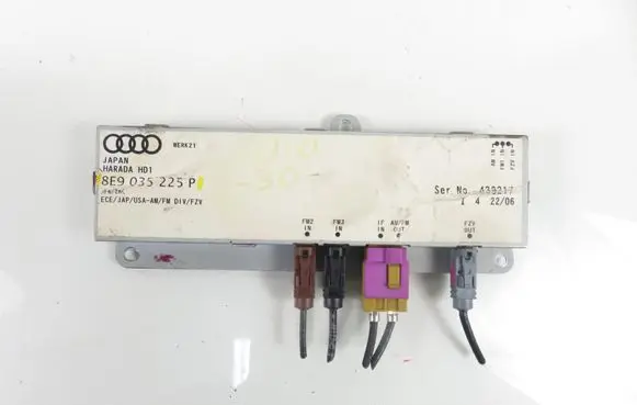 Audi A4 S4 B7 8E 8H Aerial antenna amplifier 8E9035225P
