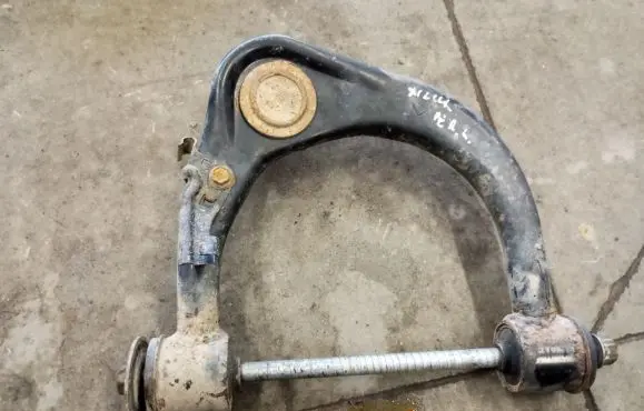 Toyota Hilux (AN10, AN20, AN30) Front lower control arm/wishbone 486320K040
