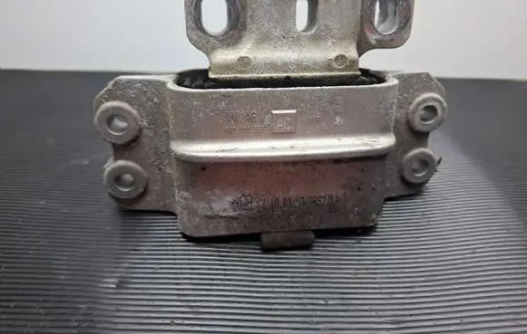 Volkswagen PASSAT B7 Engine mount bracket 1K0199555AC 1K0199555