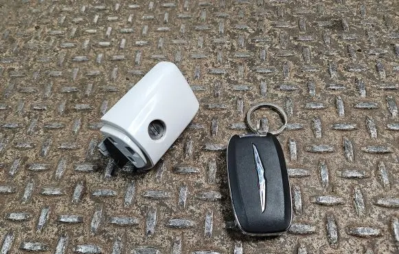 Chrysler Pacifica Ignition key/card 