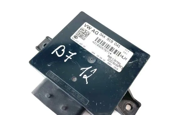 Volkswagen PASSAT B7 Voltage converter/converter module 3AA919041