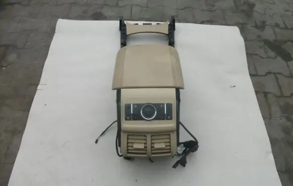 Mercedes-Benz R W251 Center console