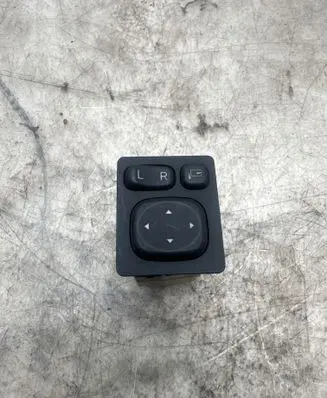 Toyota Auris E180 Wing mirror switch 183691