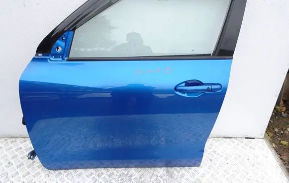 Suzuki Swift III Front door c23