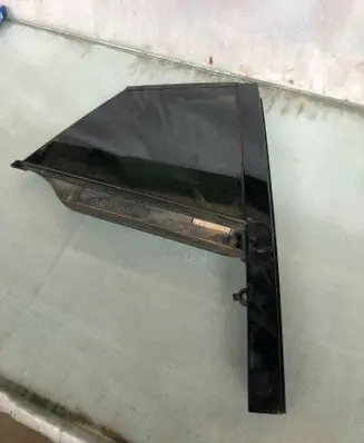 BMW X2 U10 Rear vent window glass 5a2fc7603