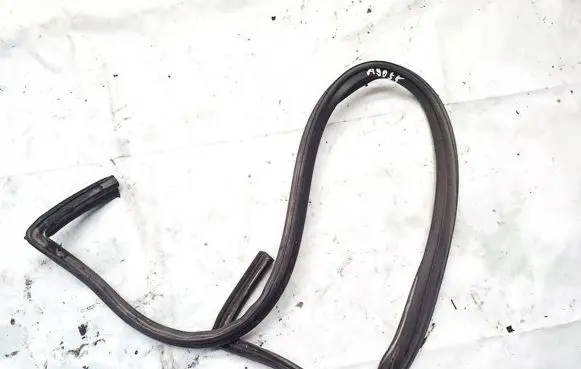 Audi TT Mk1 Rubber seal front coupe door 