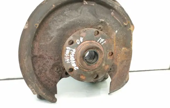 Audi A4 S4 B7 8E 8H Rear wheel hub spindle/knuckle 
