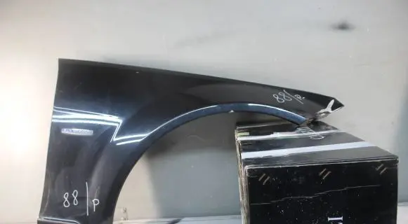 Mercedes-Benz C W204 Fender mounting bracket