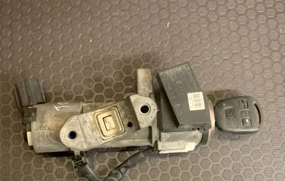 Toyota Avensis T250 Ignition lock N0501517