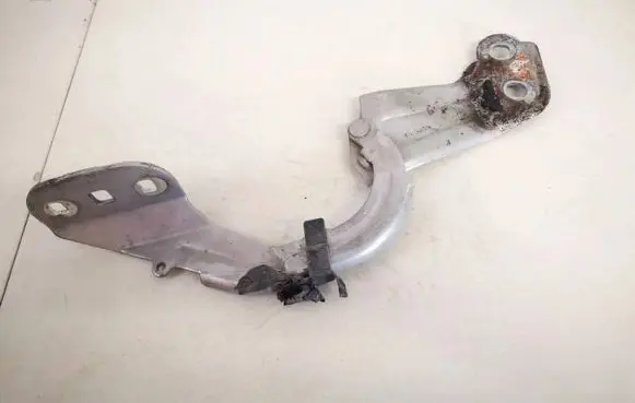 Engine bonnet/hood hinges
