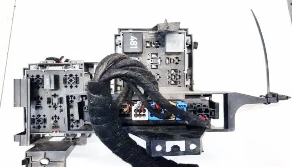 Volkswagen Touareg I Fuse box set 7l0937535